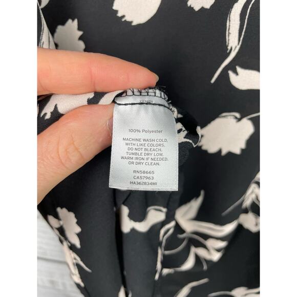 Halogen Black White Floral Top XS Flowy Office Career Business Modest Loose - Picture 4 of 4